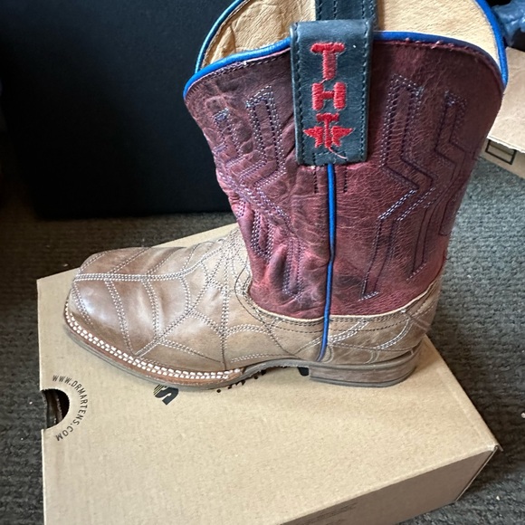 BOYS' SPIDER STITCH BOOTS - Like New - good condition!! - Picture 6 of 7